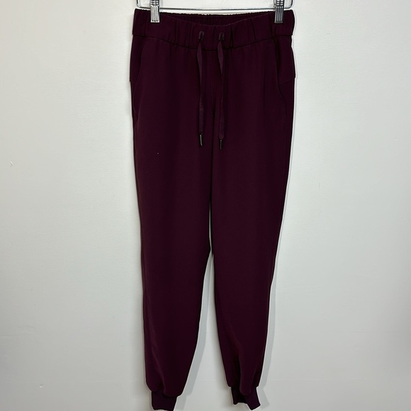 Lululemon On the Fly Jogger Cassis 2 - Picture 2 of 5